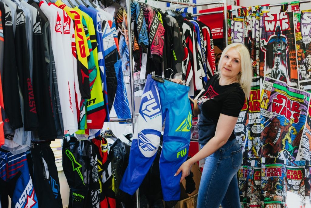 MOTO-D parduotuvės atstovas