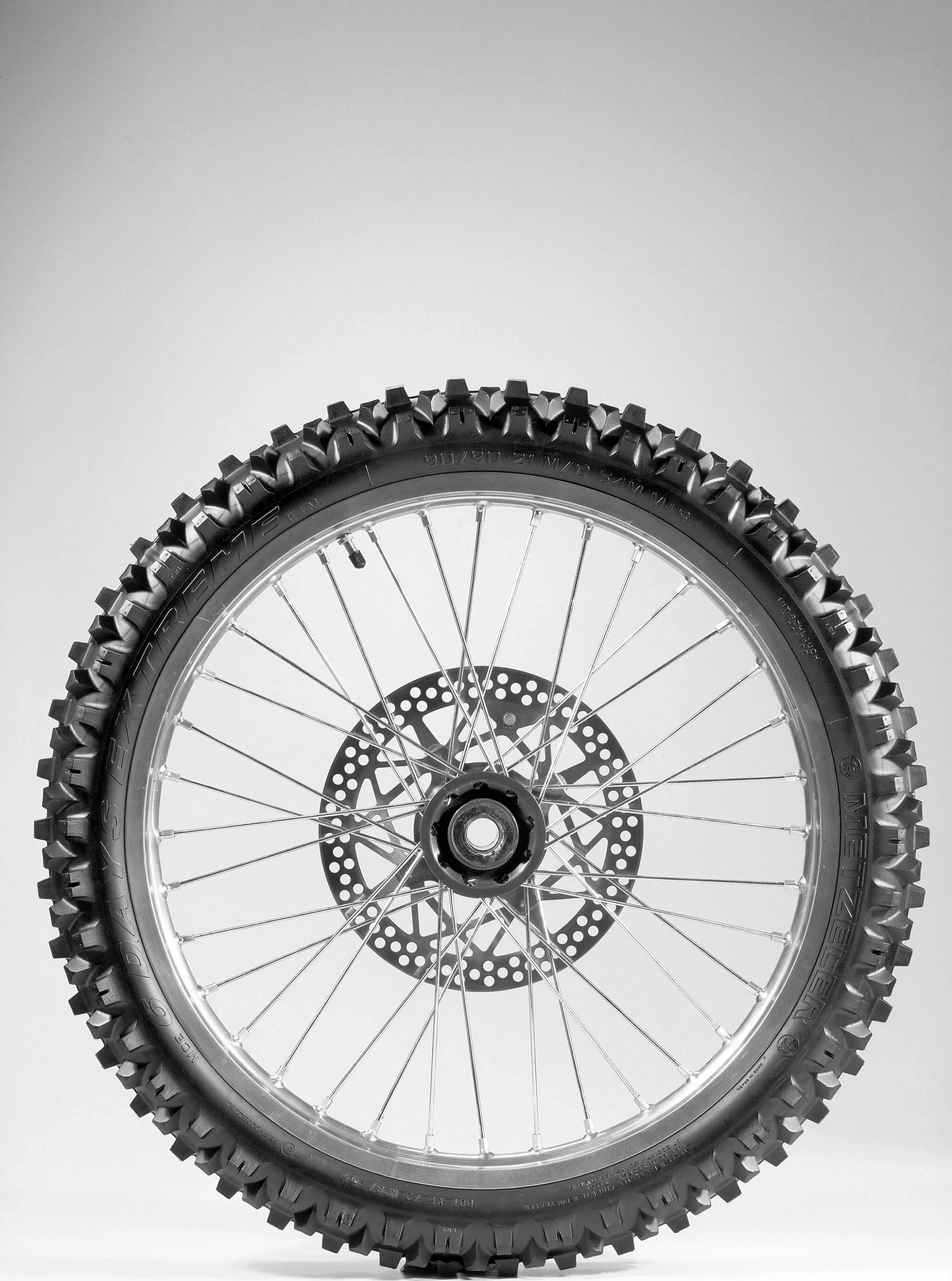 MCE 6 DAYS EXTREME MEDIUM 110/80 - 18 M/C 58R M+S TT R