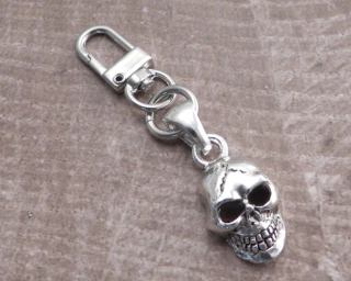 Amigaz Skull XL Clip-On key chain
