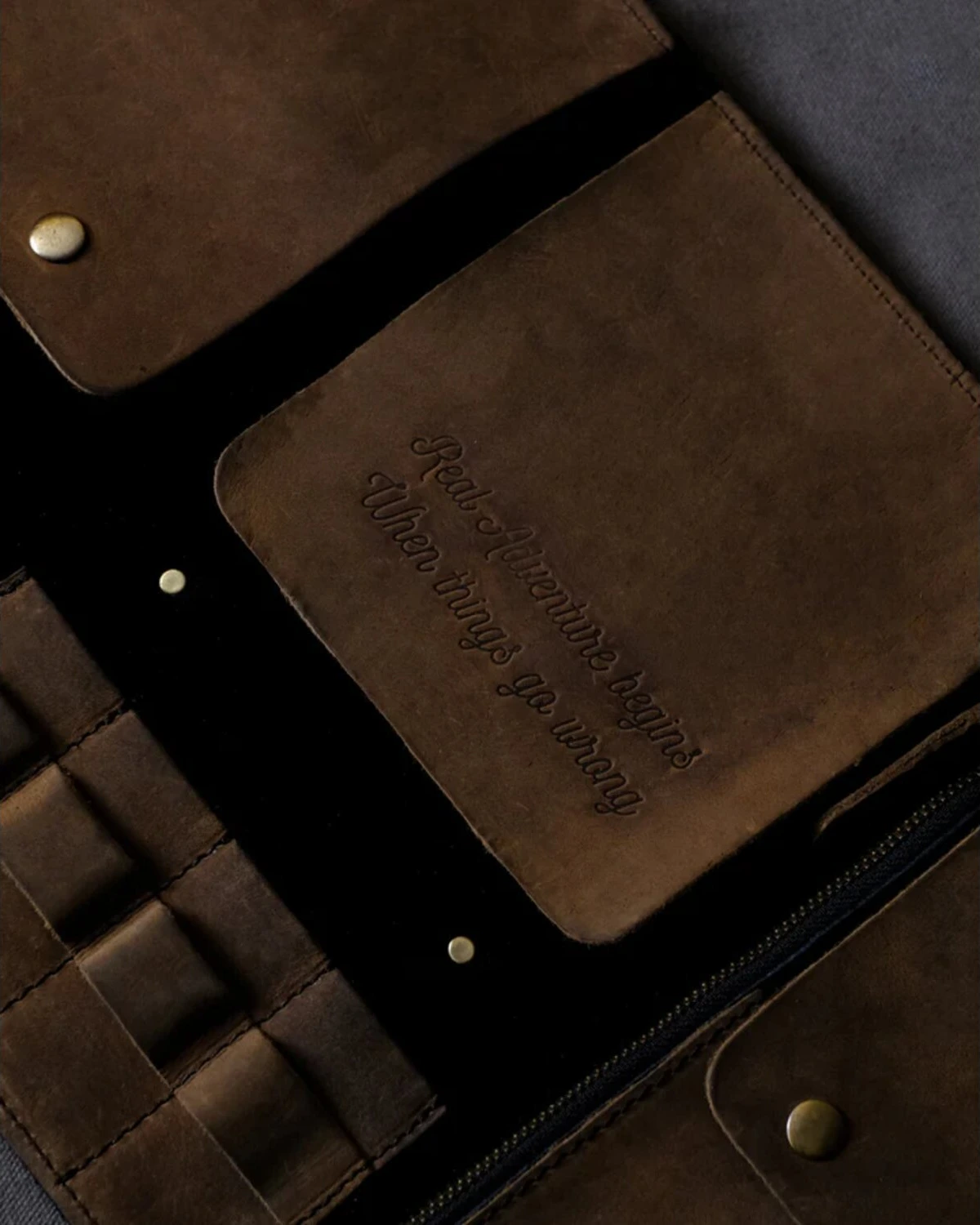Trip Machine Tool roll, tobacco, Black