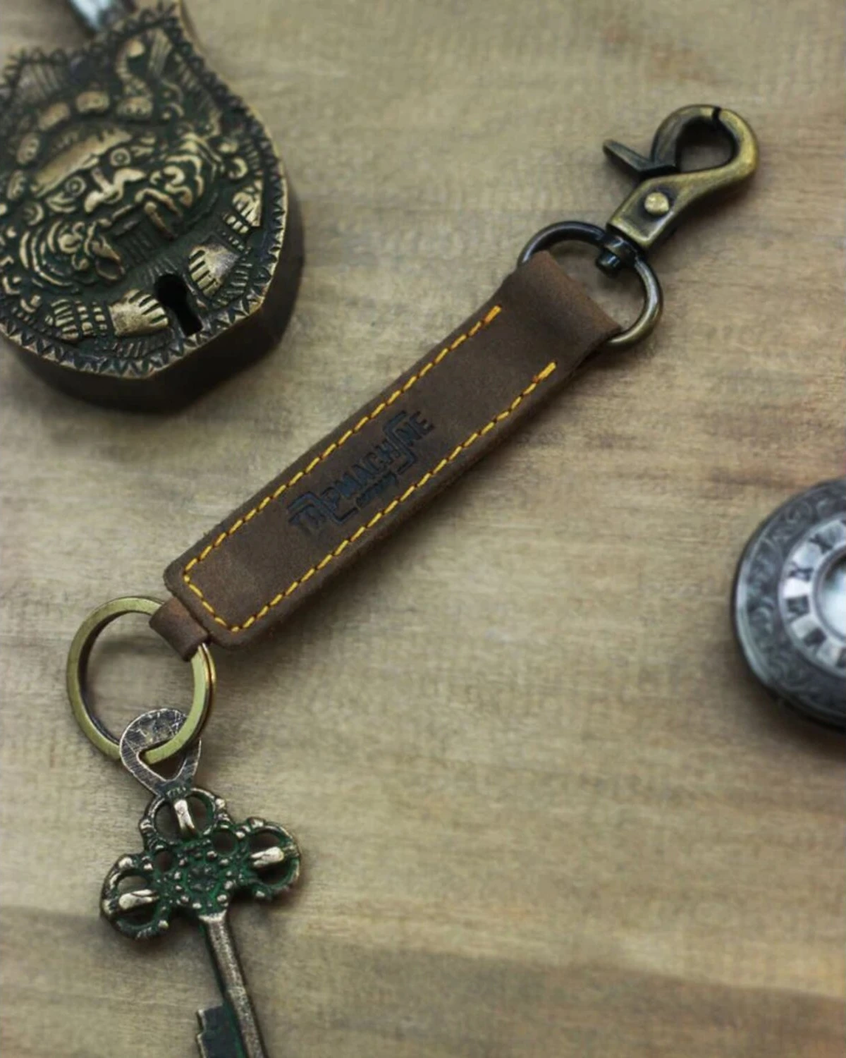 Trip Machine Classic keyring, tobacco