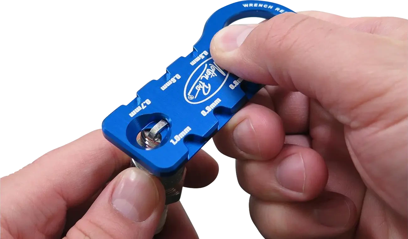 Aizdedzes sveces atstarpes mērinstruments
