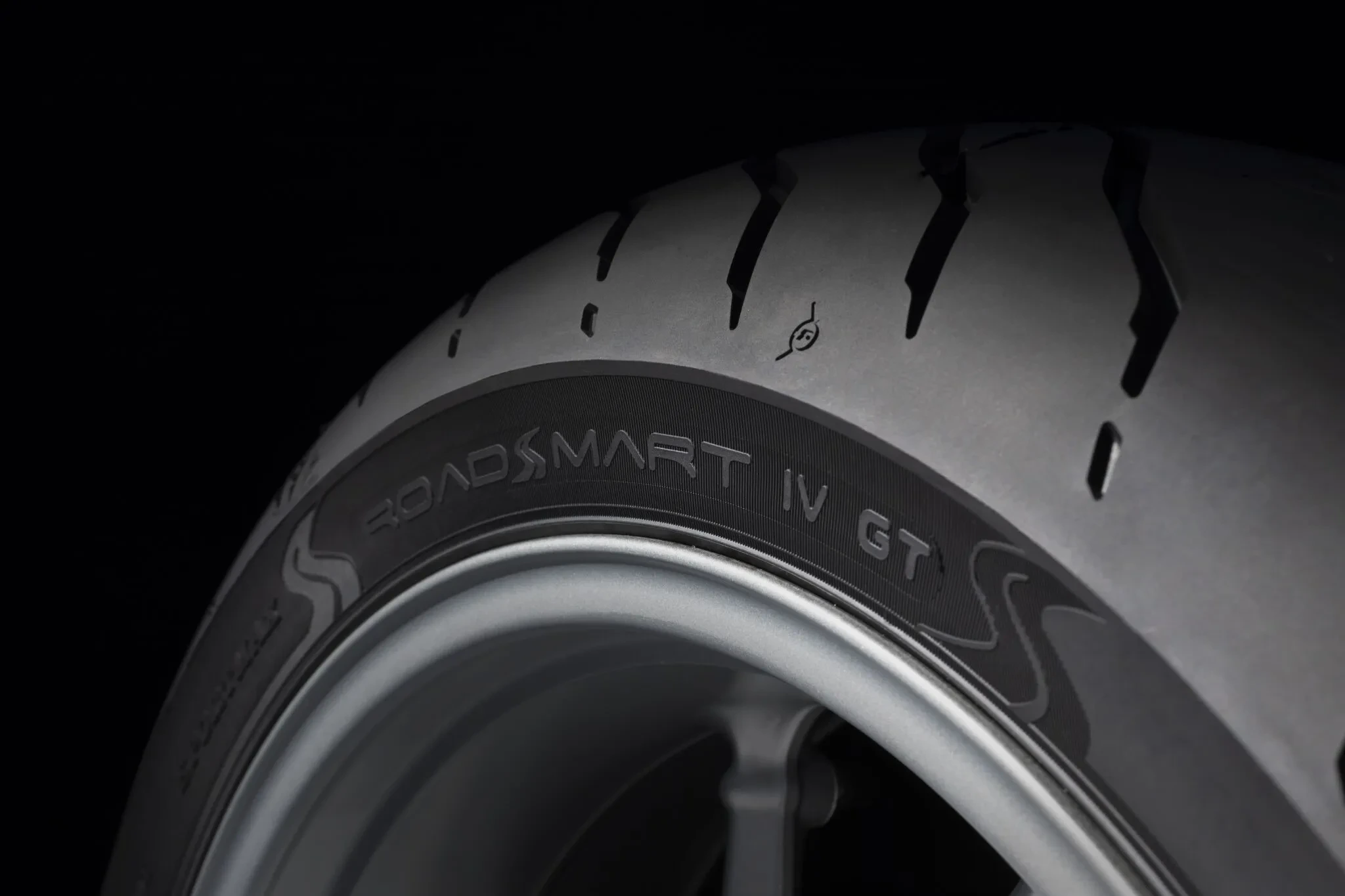 ROADSMART IV FR 120/70ZR18 M/C (59W) TL