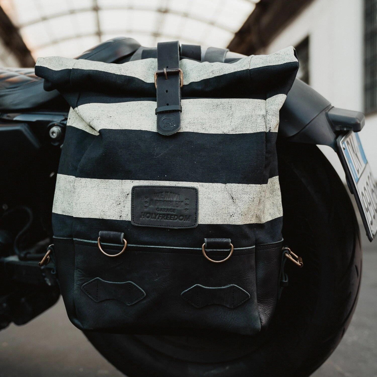 Holy Freedom Folsom bag, White, black