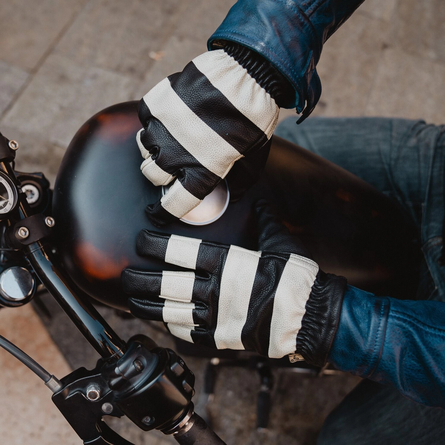 Holy Freedom Pitt gloves, Black, white, L