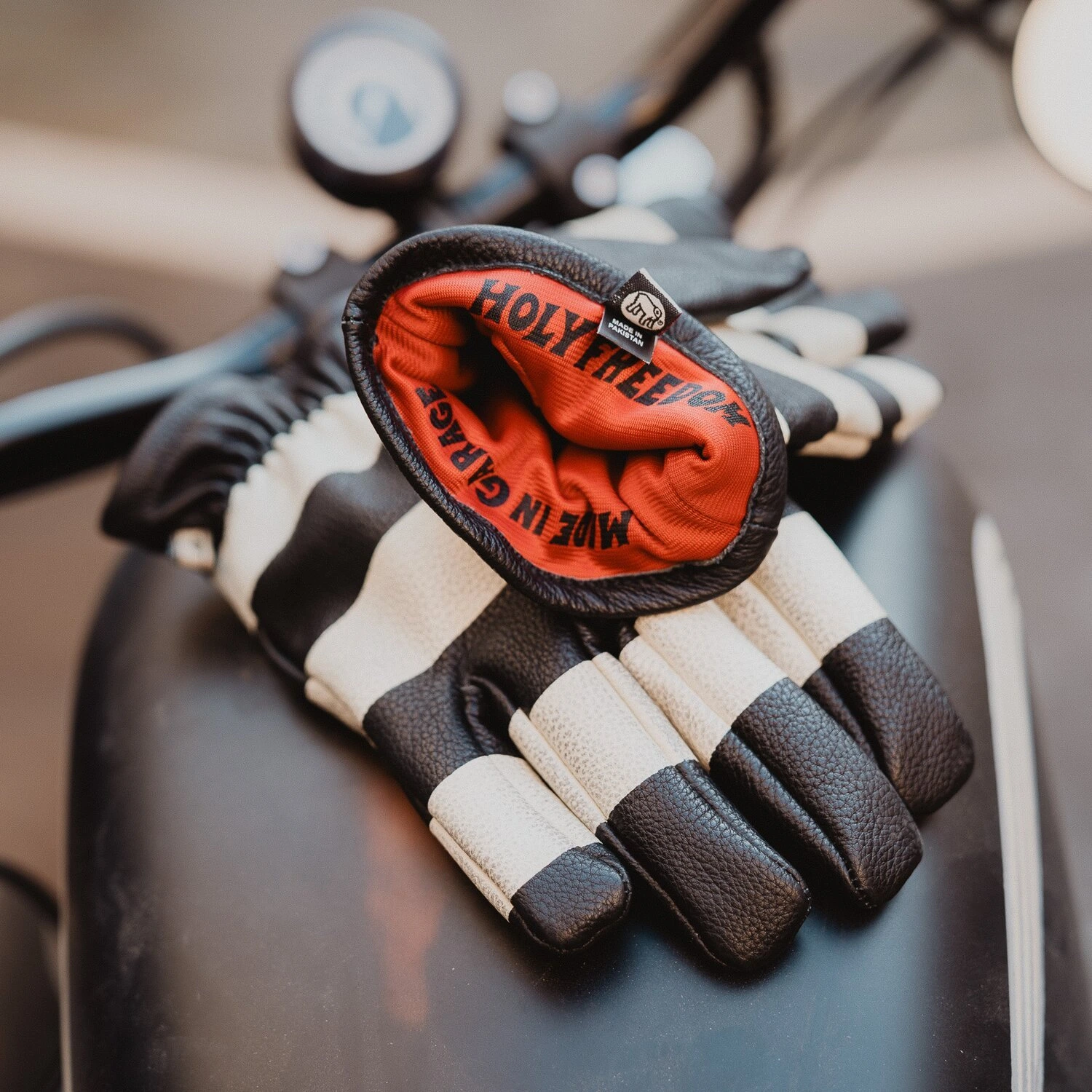Holy Freedom Pitt gloves, Black, white, L