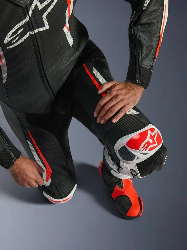 Alpinestars Leather suite 1-pcs GP Tech v5 Black/White/ Fluo Red, 50