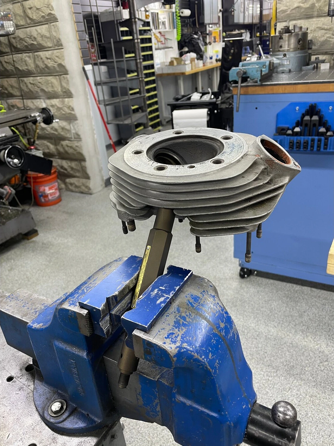 Fast Eddy, No. 26 cylinder head holder tool
