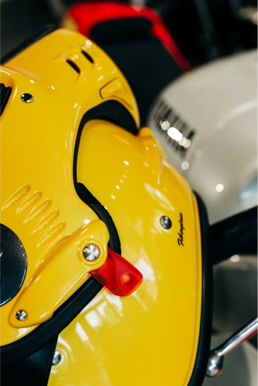 Roof Boxer Alpha helmet yellow, M, Gloss