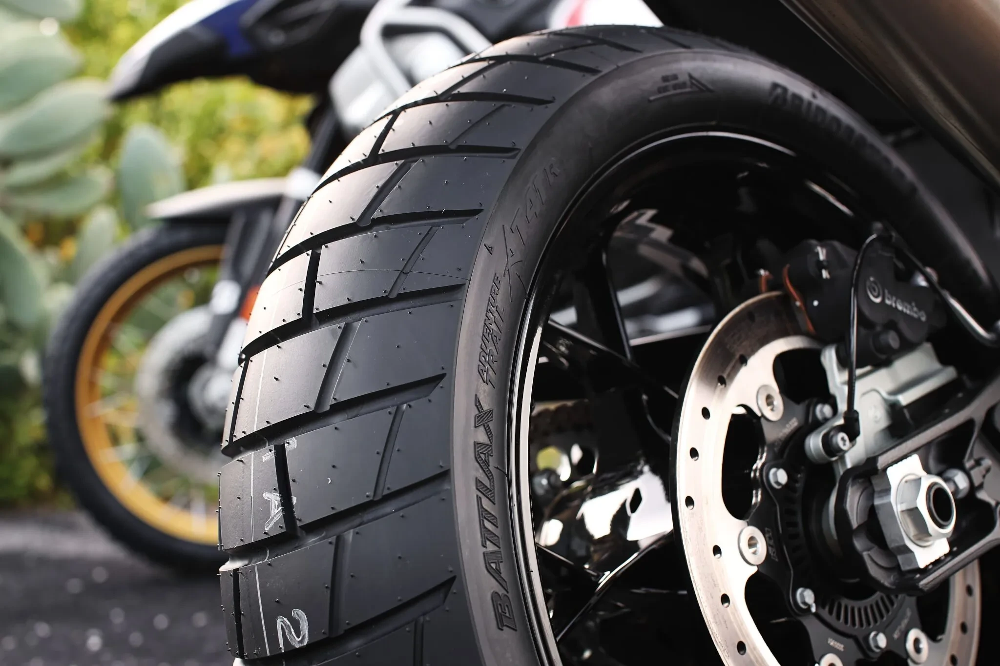AT41 R 130/80R17 65HTL