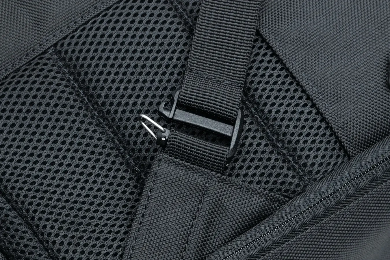 BACKPACK MOMENTUM RUNAWAY - BLACK
