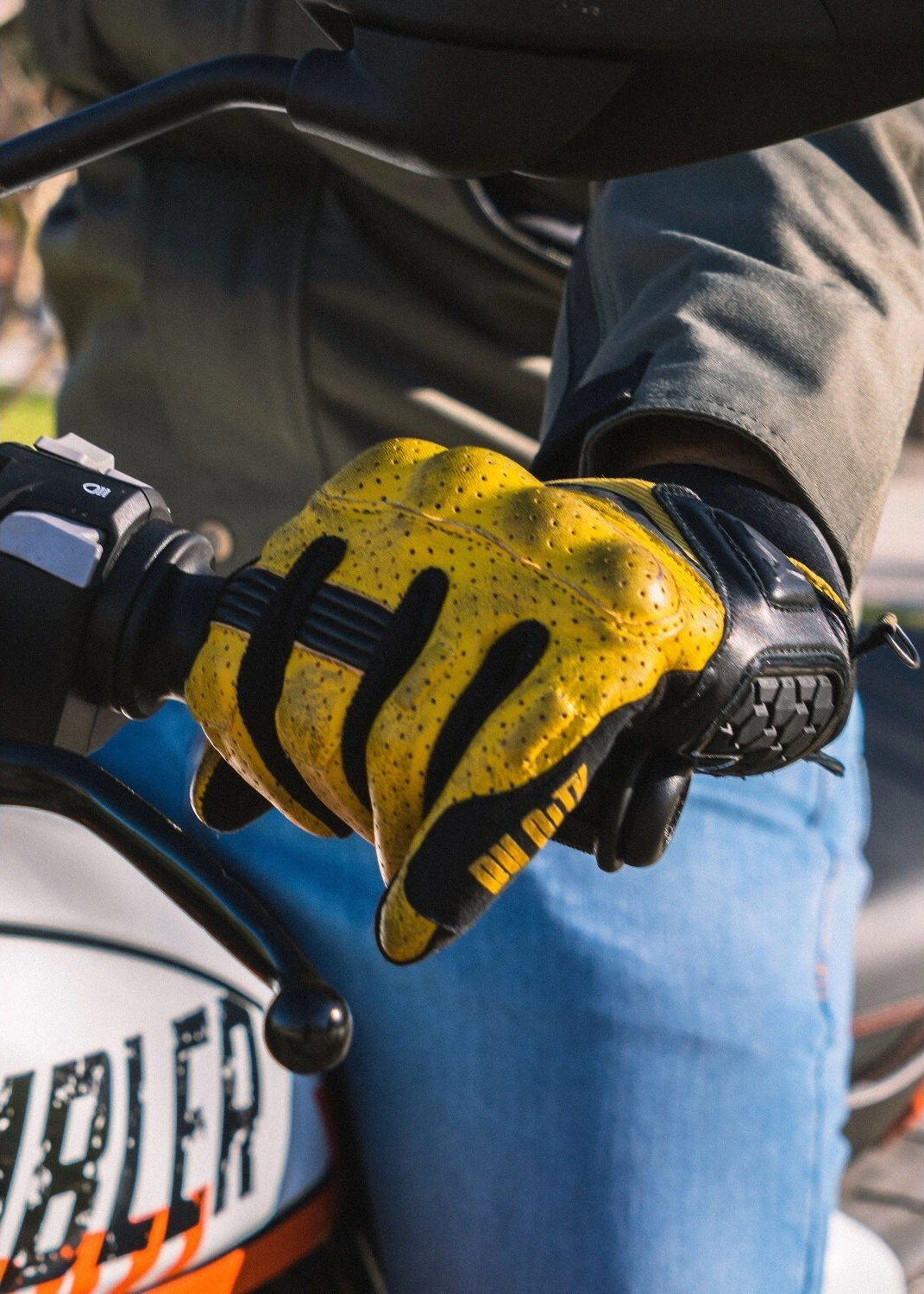 By City Tokio gloves, Yellow, M