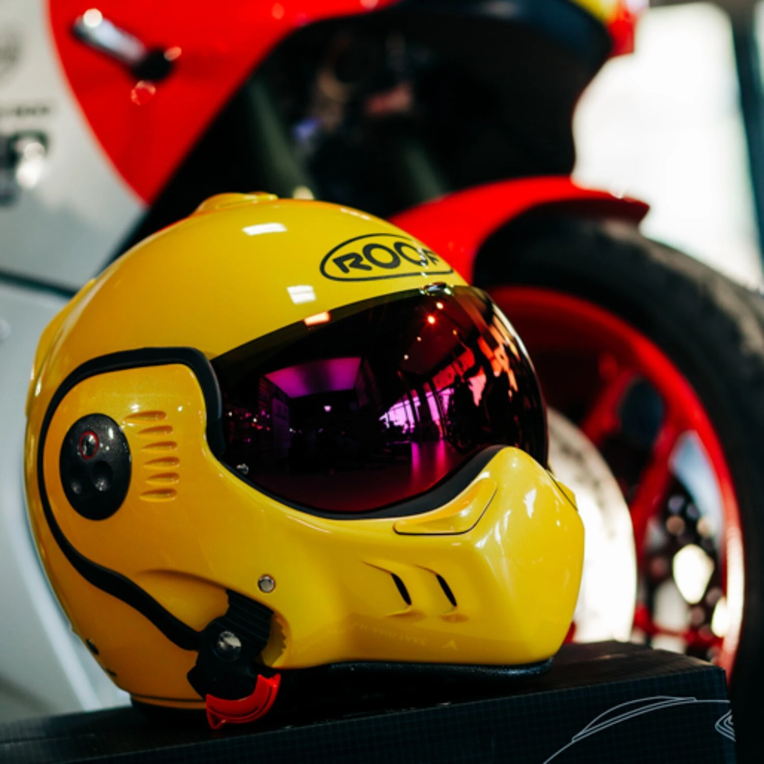 Roof Boxer Alpha helmet yellow, M, Gloss