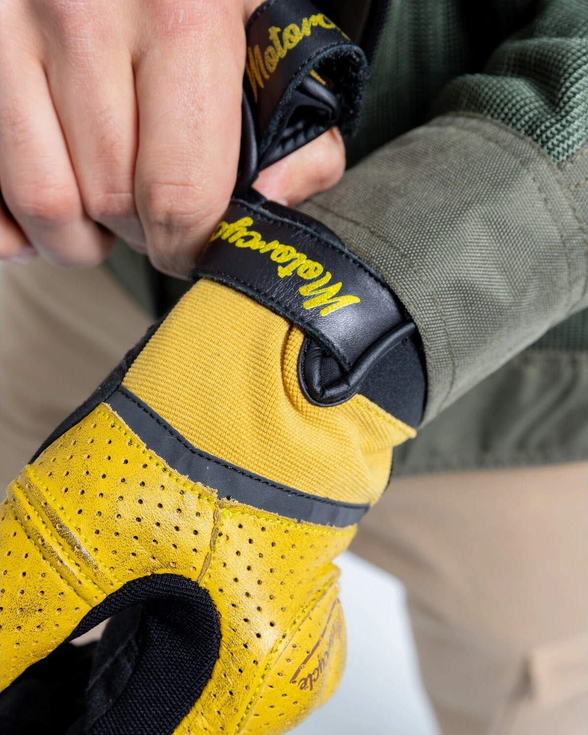 By City Tokio gloves, Yellow, M