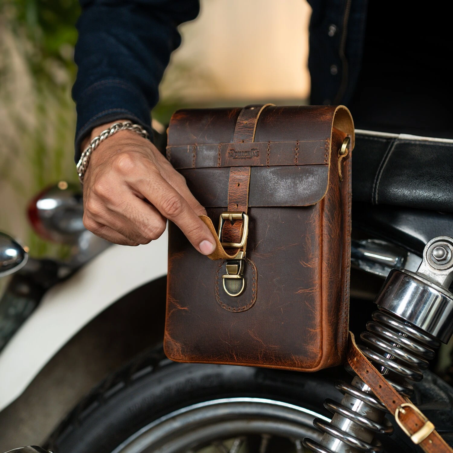 Tripmachine Moto Sling bag cognac