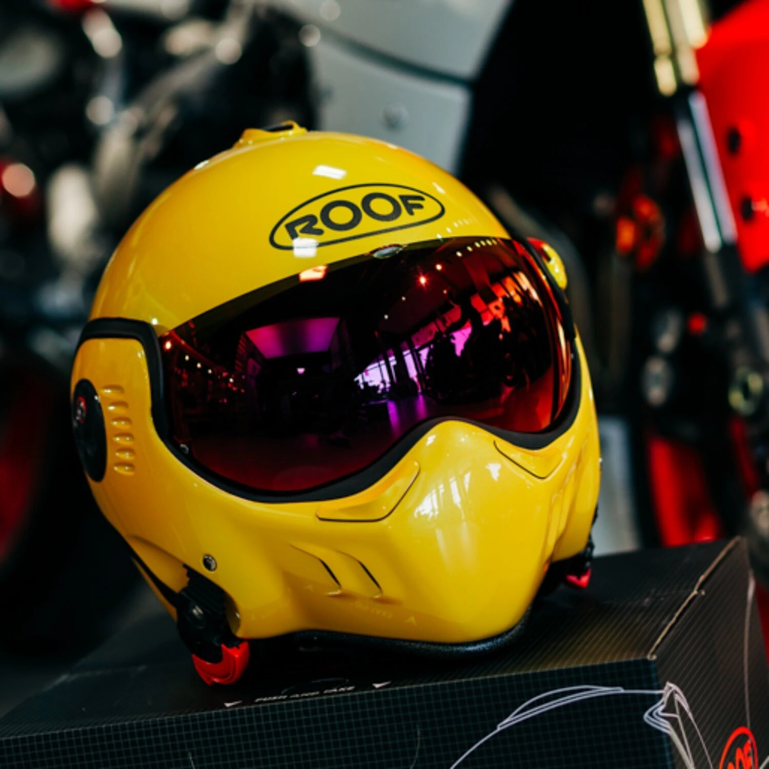 Roof Boxer Alpha helmet yellow, M, Gloss