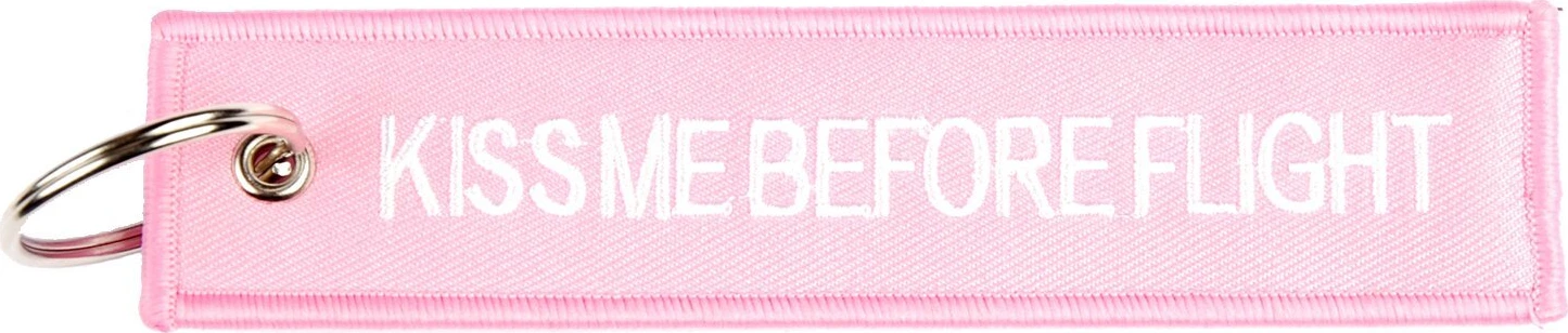 Kiss me before flight keychain