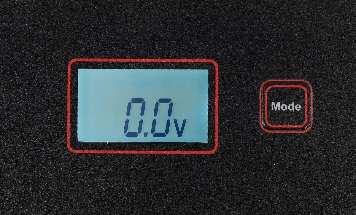 Electronic battery charger 6/12V 2/4A 200Ah