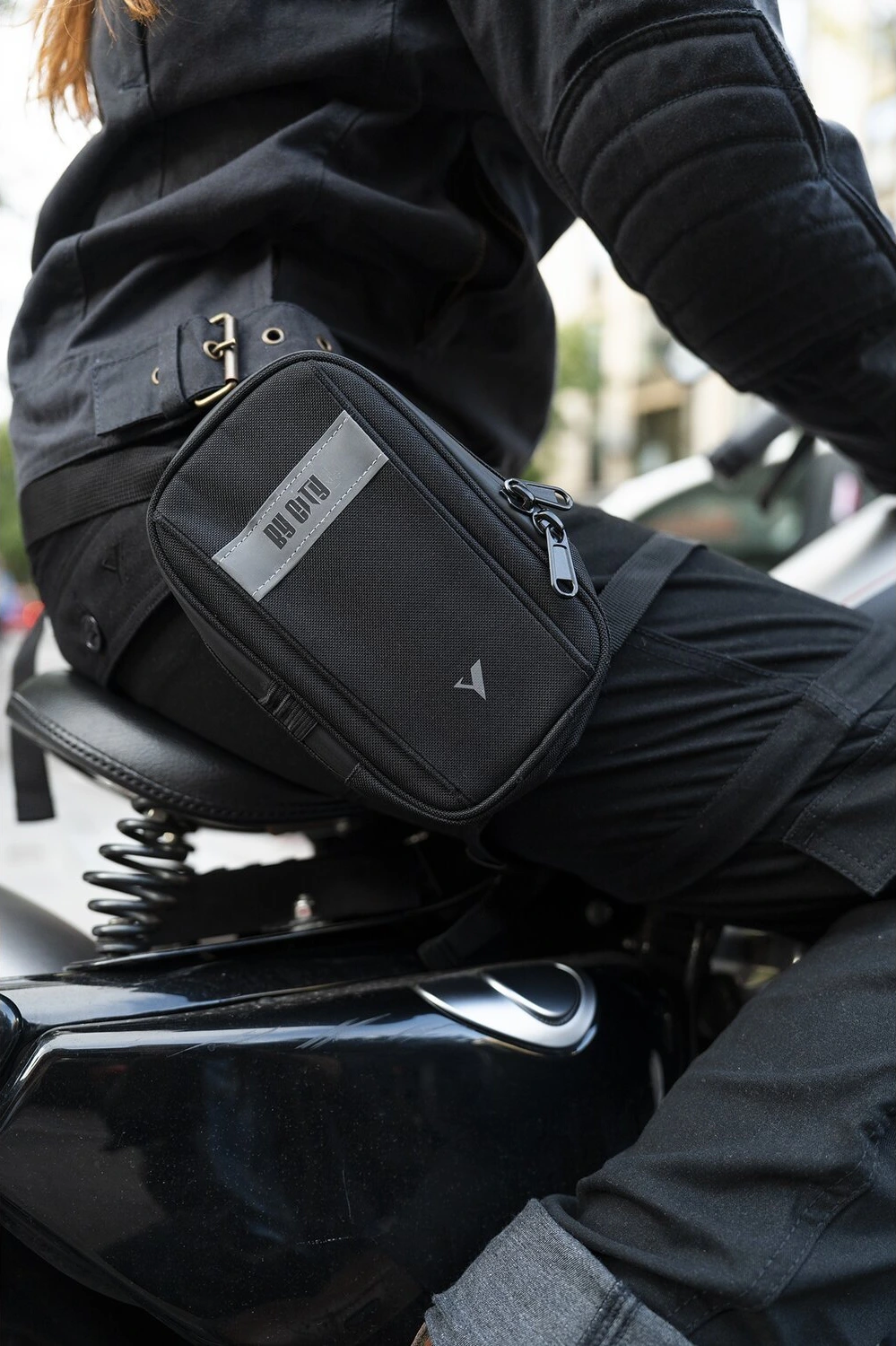 By City Leg bag, Black