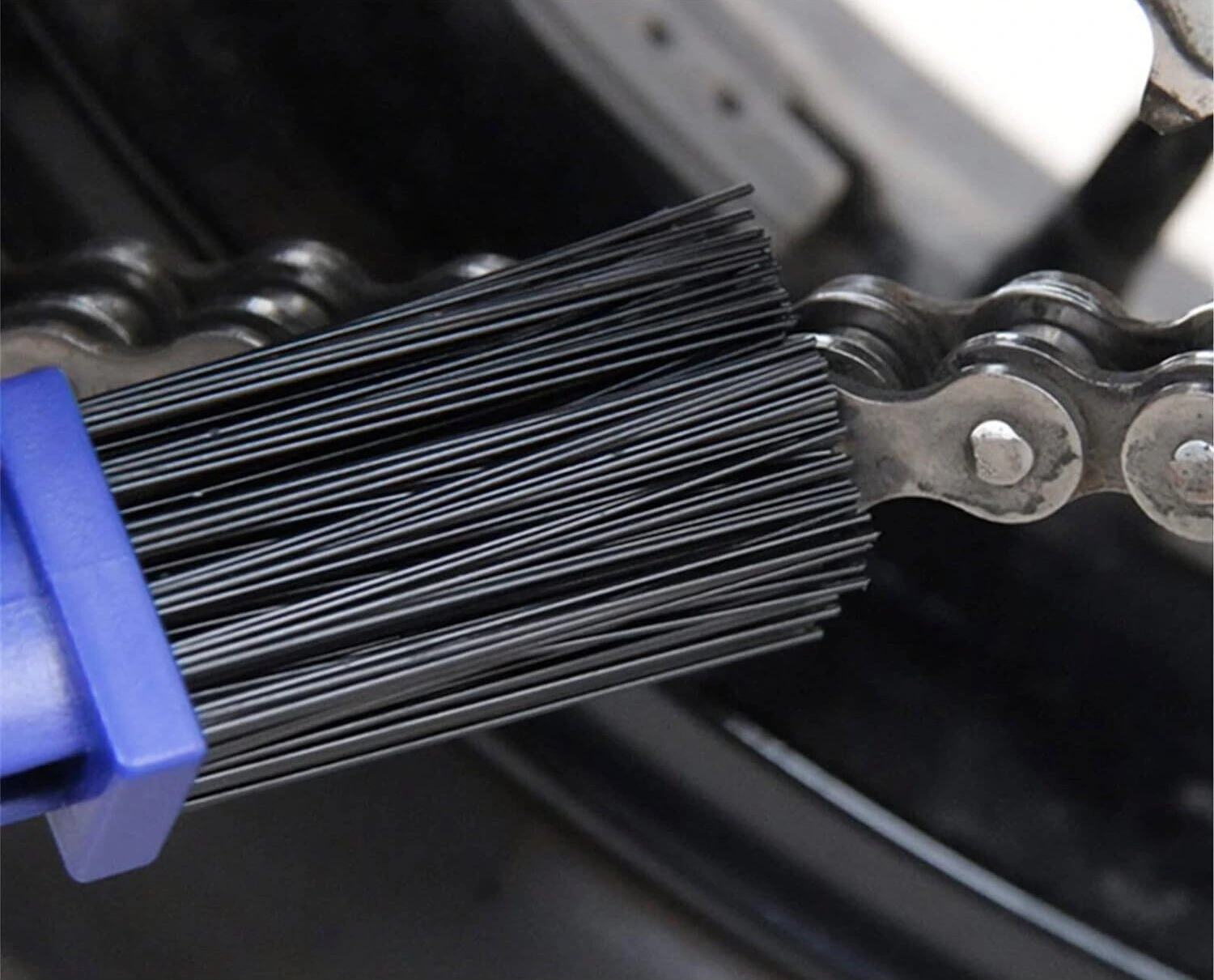 Motorcycle chain cleaning brush