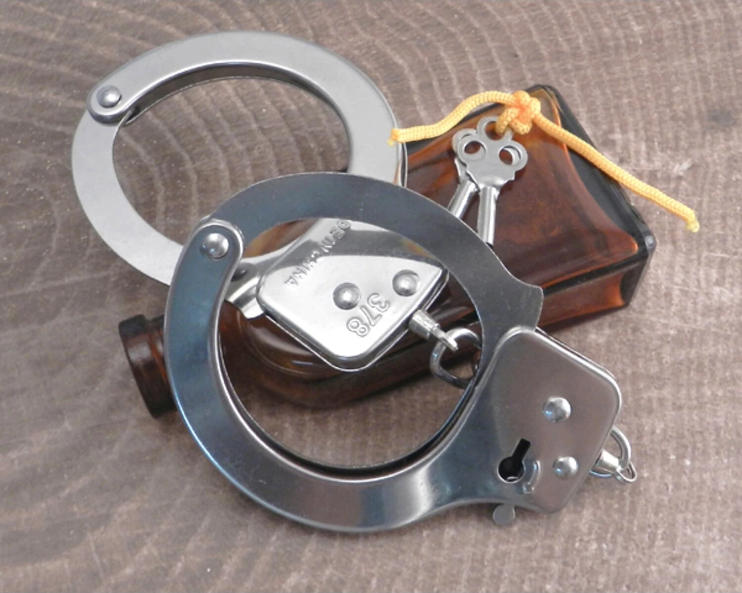 Amigaz Metal Handcuffs with keys