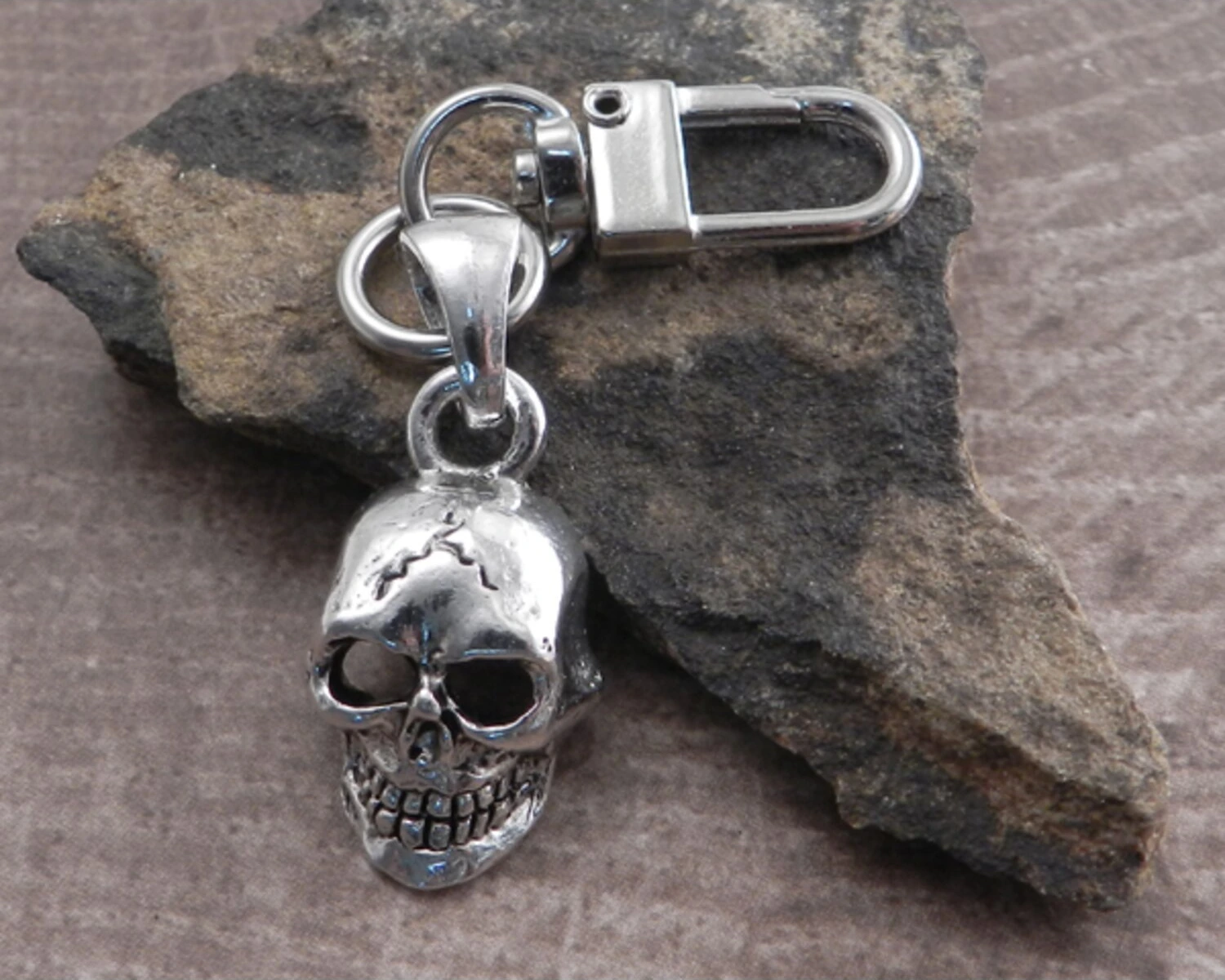 Amigaz Skull XL Clip-On key chain, Silver