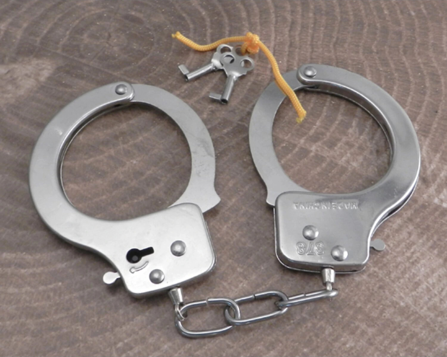 Amigaz Metal Handcuffs with keys