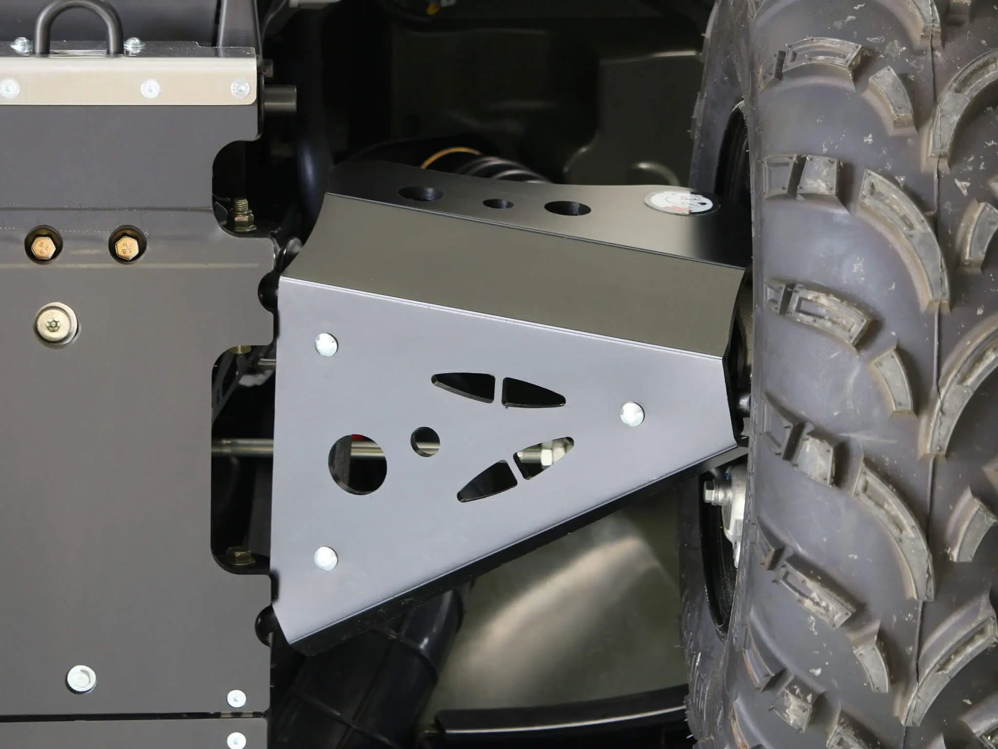 A ARM GUARDS SPORTSMAN 570