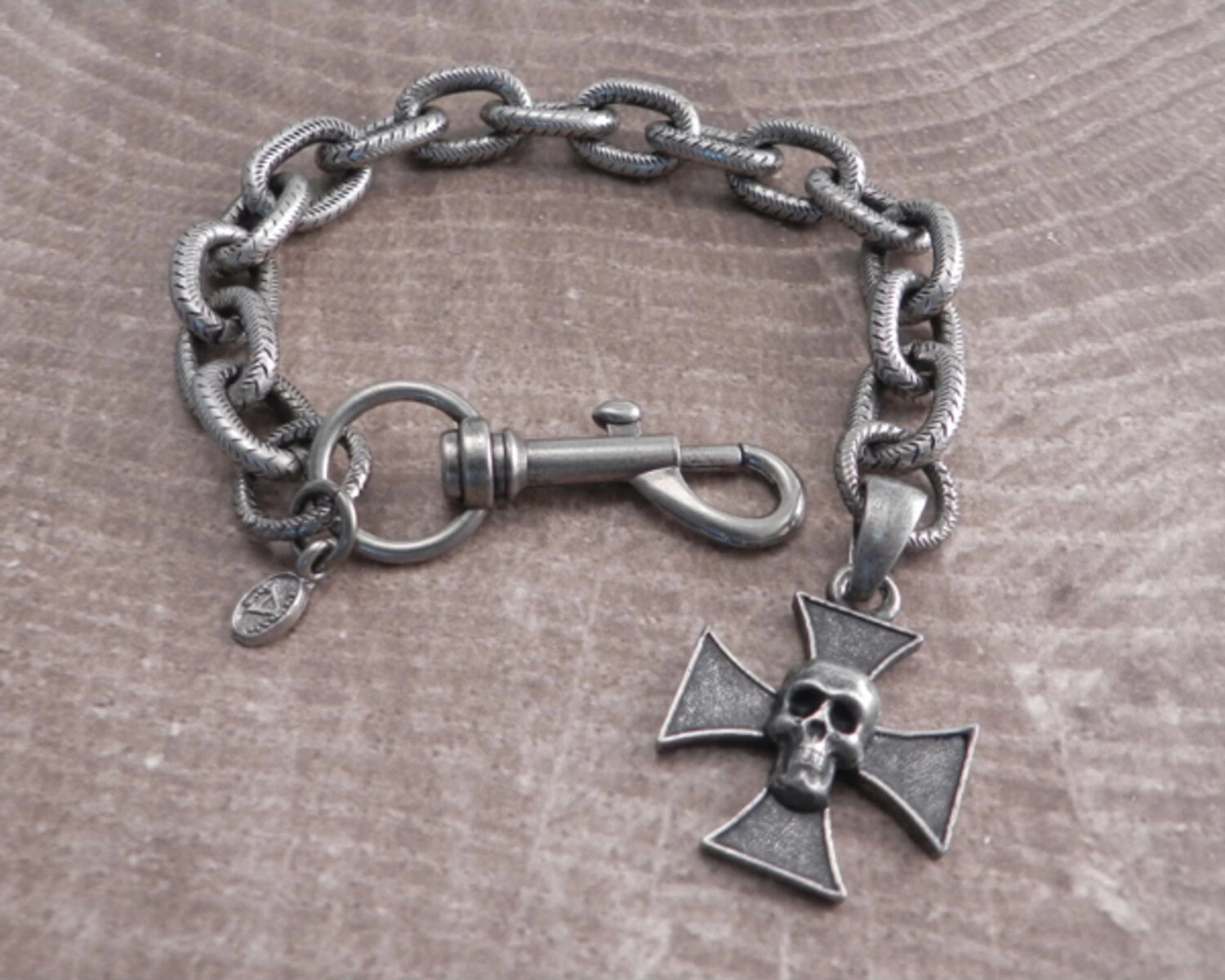 AmiGaz link hack bracelet maltese cross skull