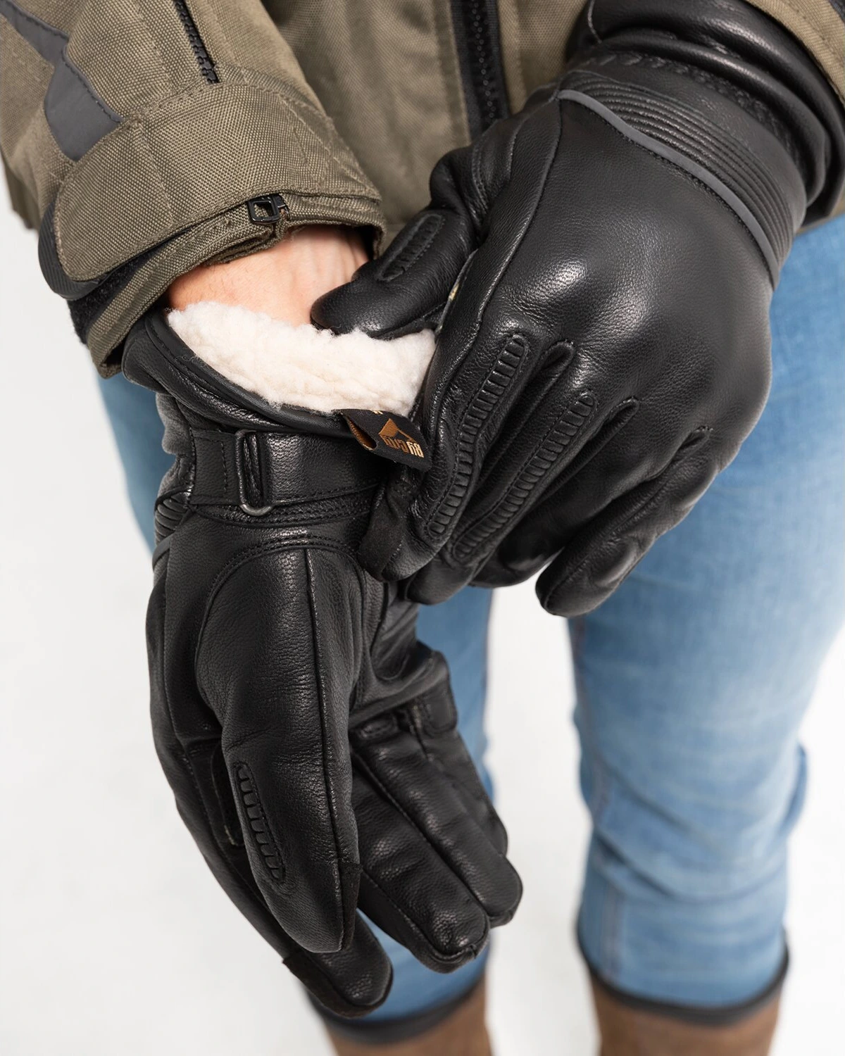 By City Lyon gloves, Black, M